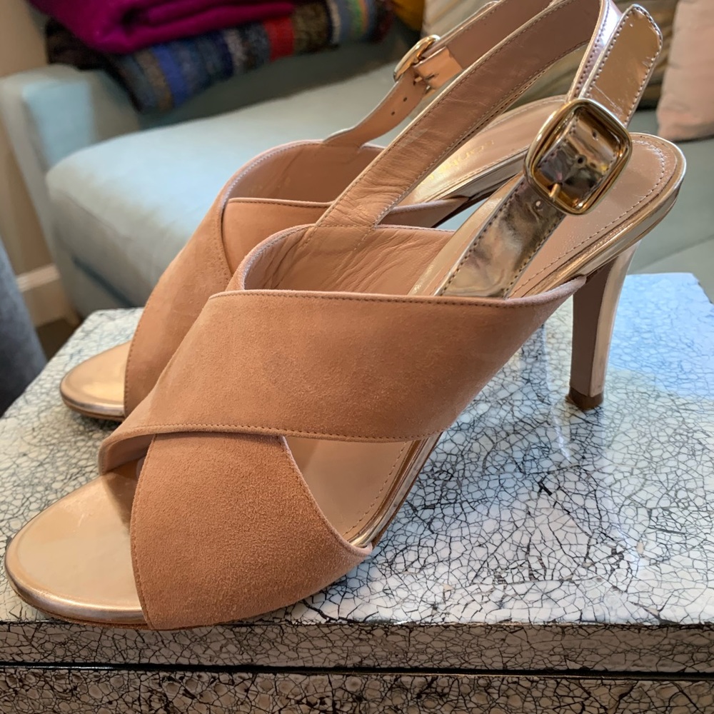 Sante Barello nude suede sandals